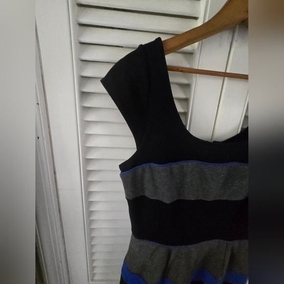 BCBGMAXAZRIA Colorblock Cap Sleeve Dress 10 - Picture 8 of 12